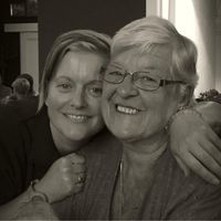 Kellie Edwards' profile photo: two smiling women posing together